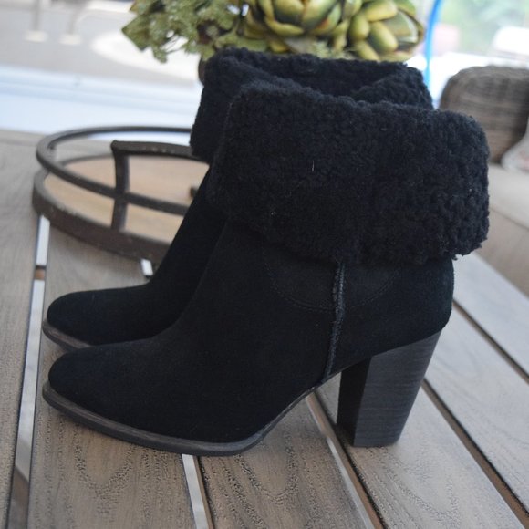 UGG Shoes - UGG Charlie Heel Boot Size 6 Black Leather zip up